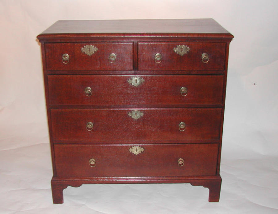 Very good mid 18thc Oak Chest of Drawers. English C1740 - 50