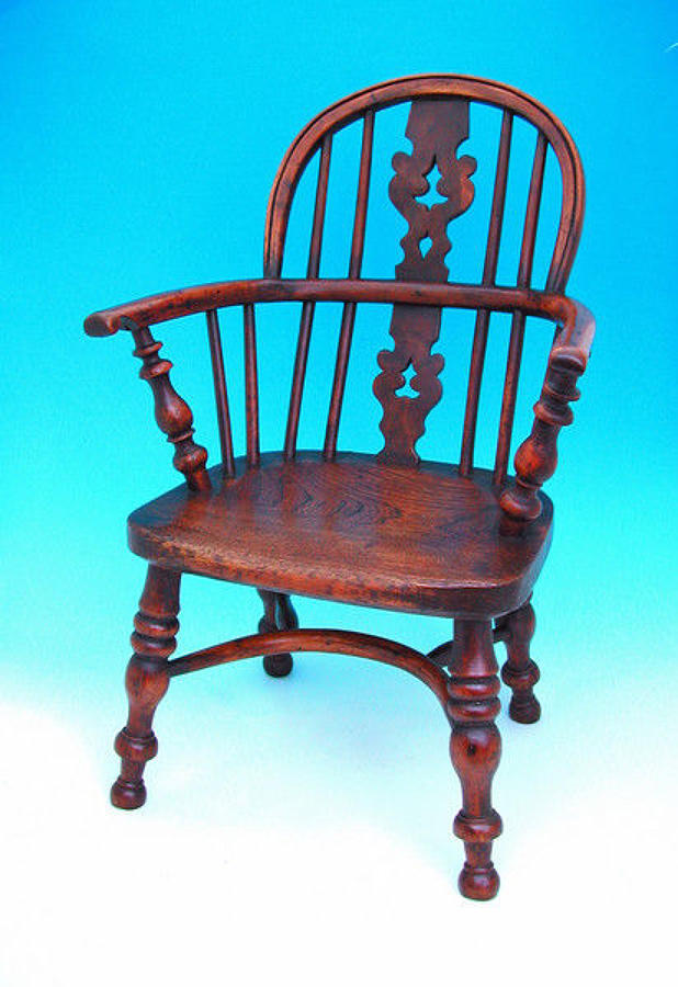 19thc Childs Yew & Elm Windsor Chair . English. C1820-40.