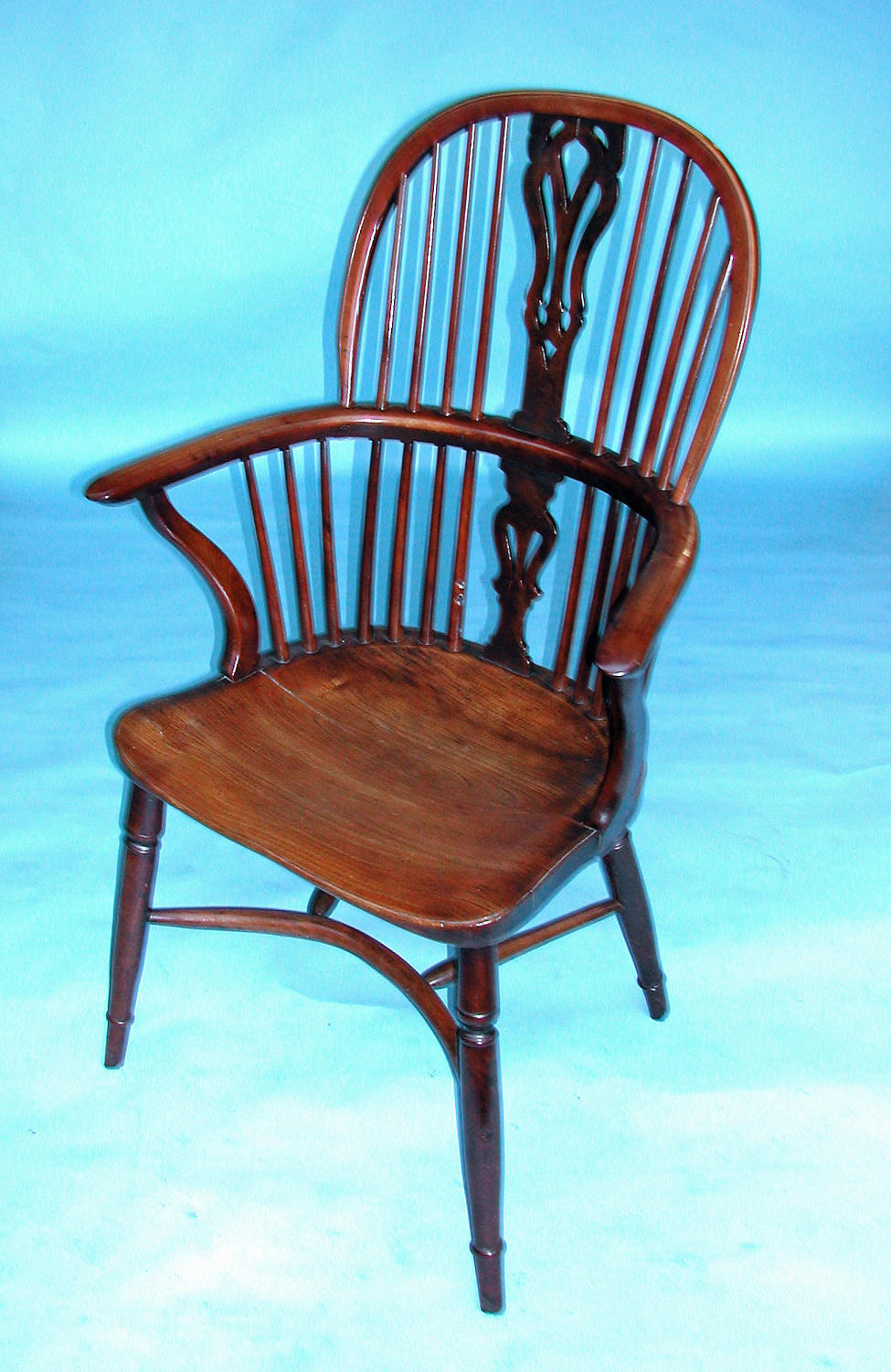 Early 19thc Country Furniture Yew Wood Windsor Chair.  English. C1820
