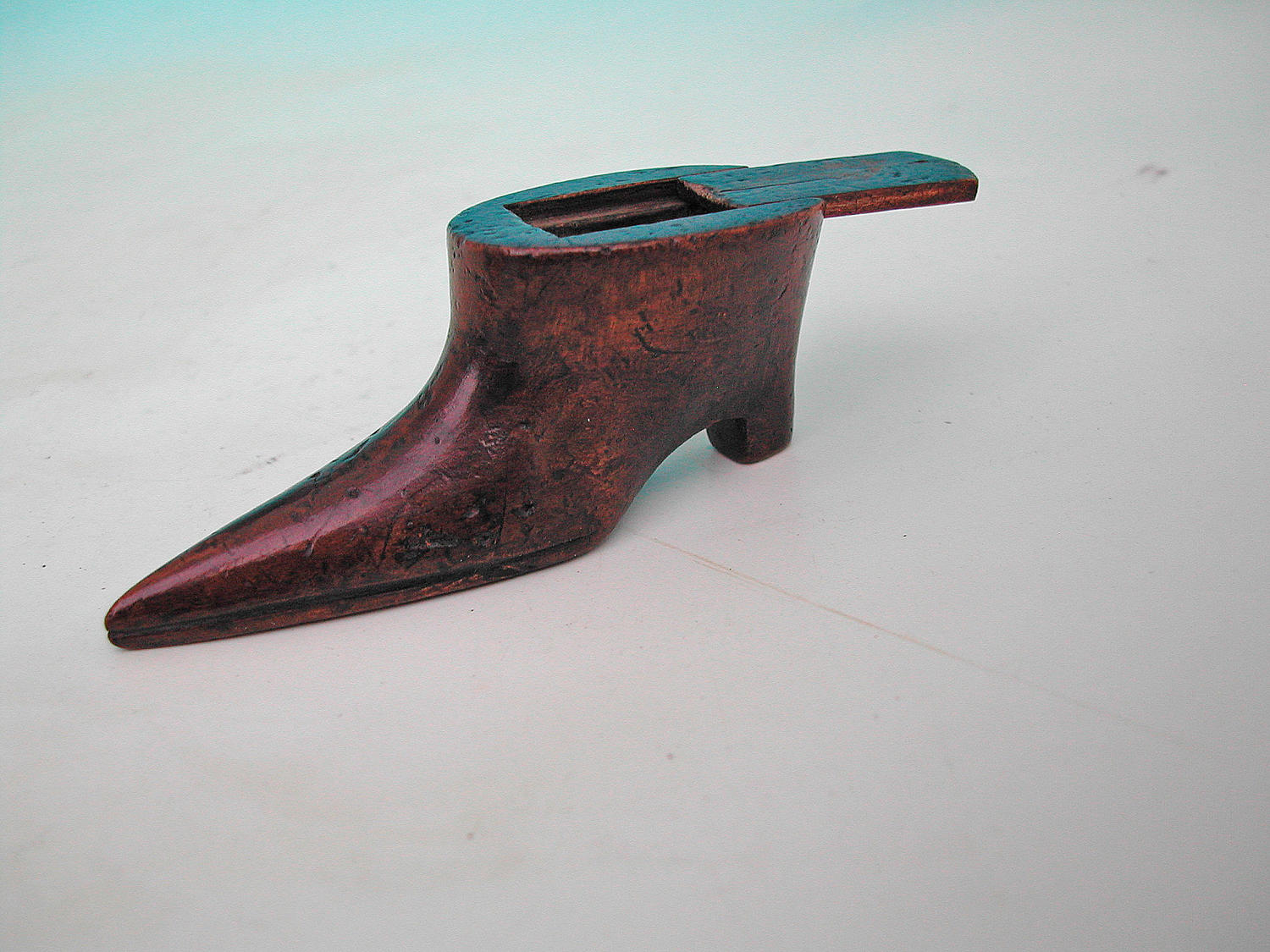 A 19thc Fruitwood shaped Snuff Shoe. English. C1860-80.