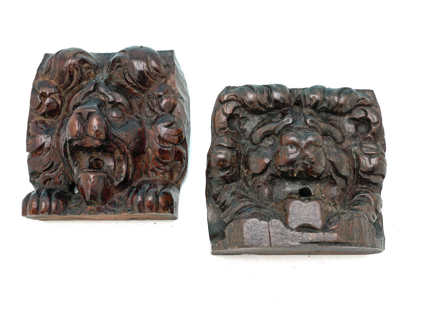 Antique 17thc Carved Walnut Pair Of Lion Heads.  English C1660-80.