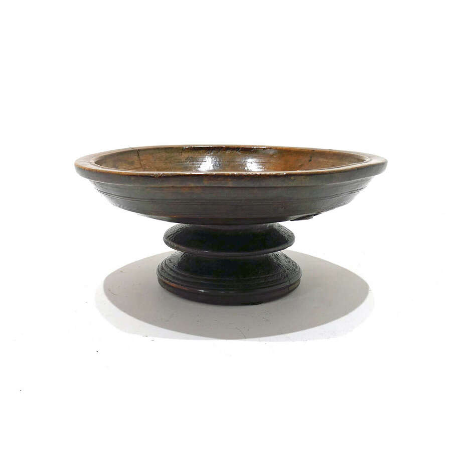 Antique Kitchenalia 18thc Pole-Lathe Turned Sycamore Pedestal Dairy Bowl. English C1720.